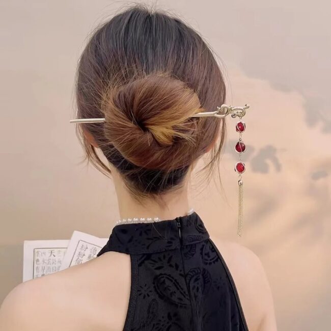 1pc Festive Red Lantern Hairpin Modern Chinese Step-Shake Clip with Tassels for Hanfu Casual Updos Women's Hair Jewelry