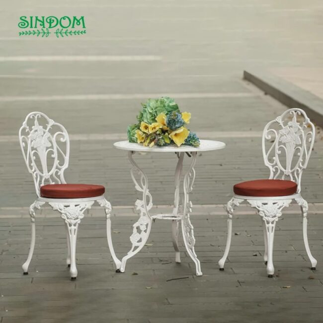 Outdoor Metal Table and Chairs, Fashionable Design, Restaurant and Garden